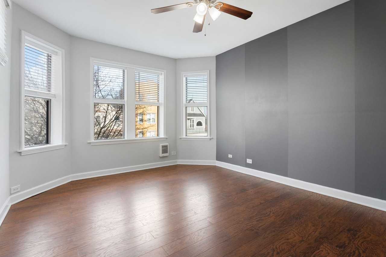 The Dickens Courtyard - Photo 2 of 29