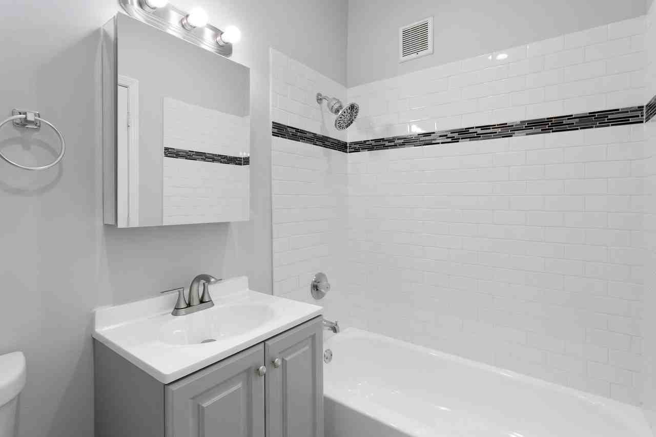 The Dickens Courtyard - Photo 7 of 29