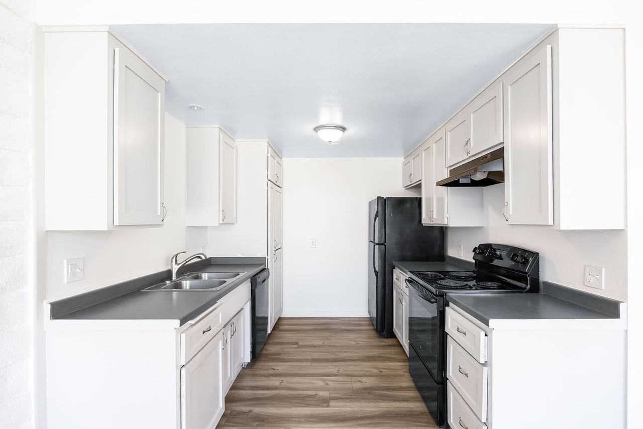 55170 Airlane Dr - Photo 2 of 17