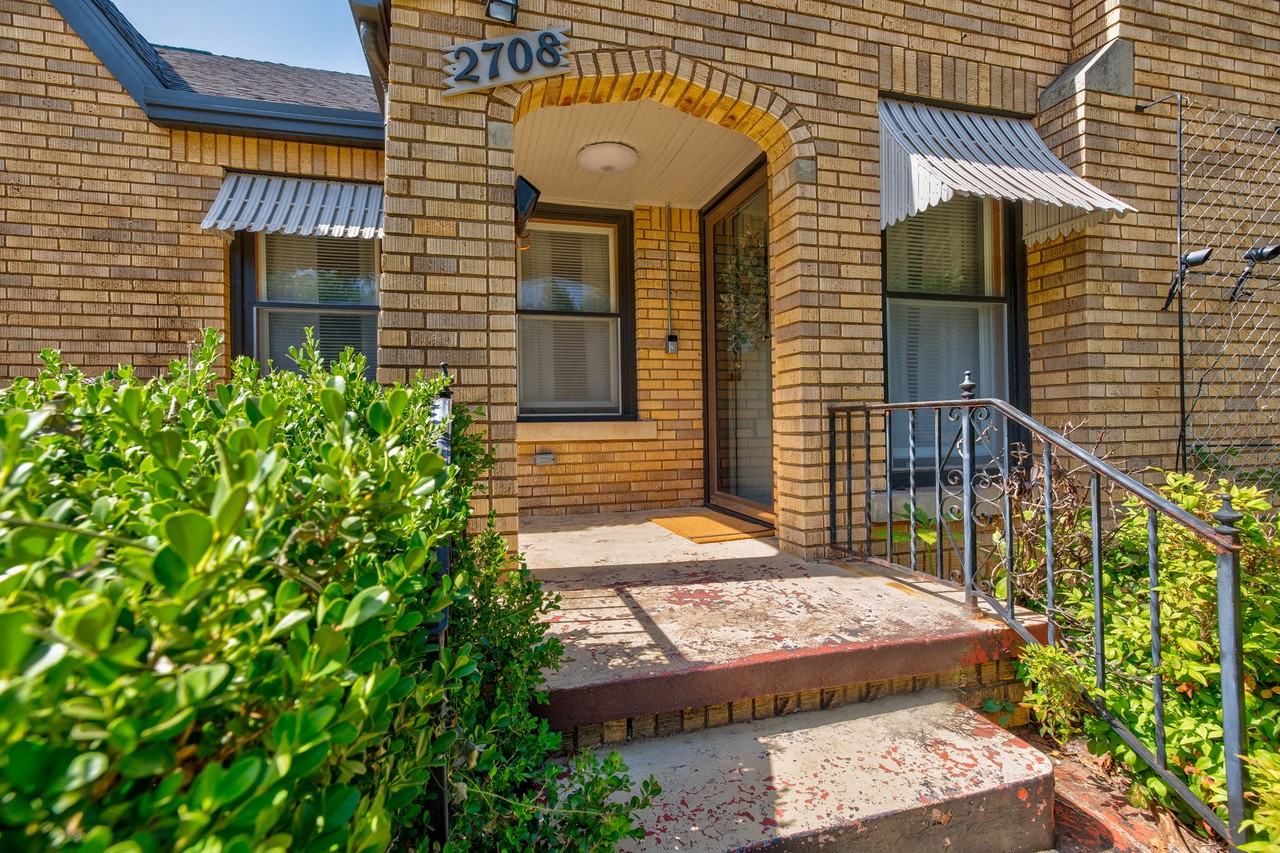 2708 Nw 11th St #1 - Photo 3 of 33