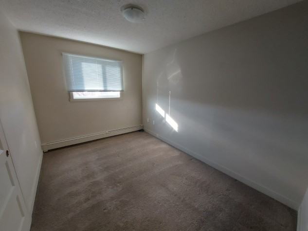 4601 48 Ave - Photo 7 of 9