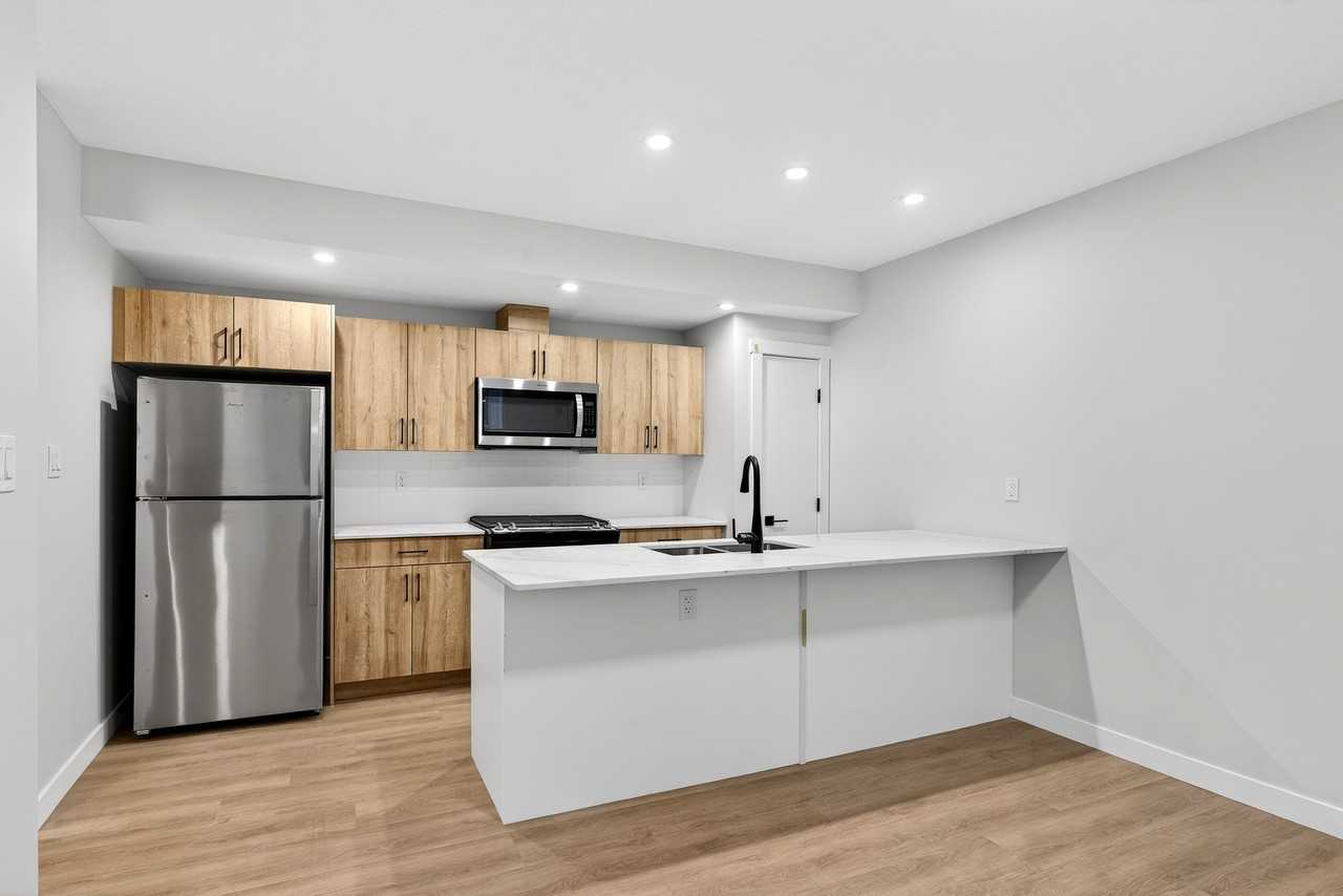 10920 130 St Nw - Photo 5 of 50