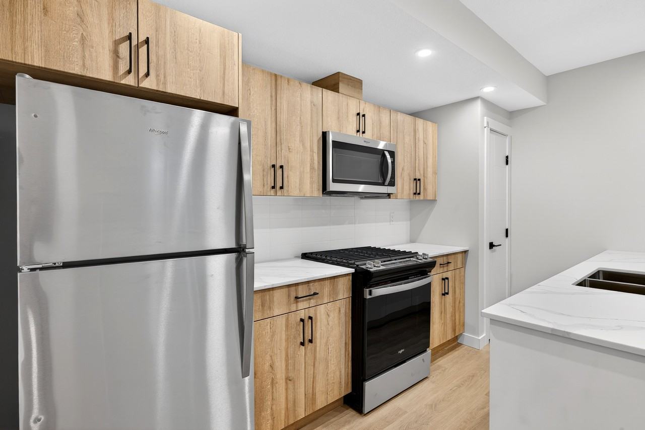 10920 130 St Nw - Photo 7 of 50