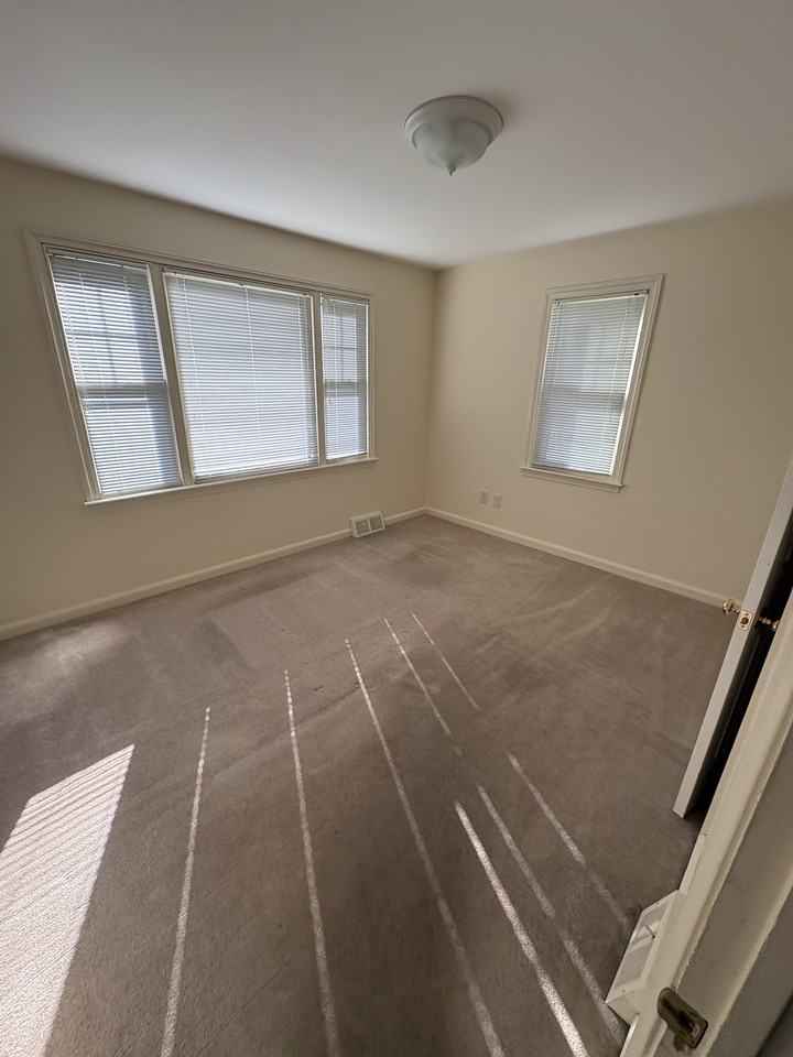 701 W Brooke Ave #1 - Photo 5 of 13