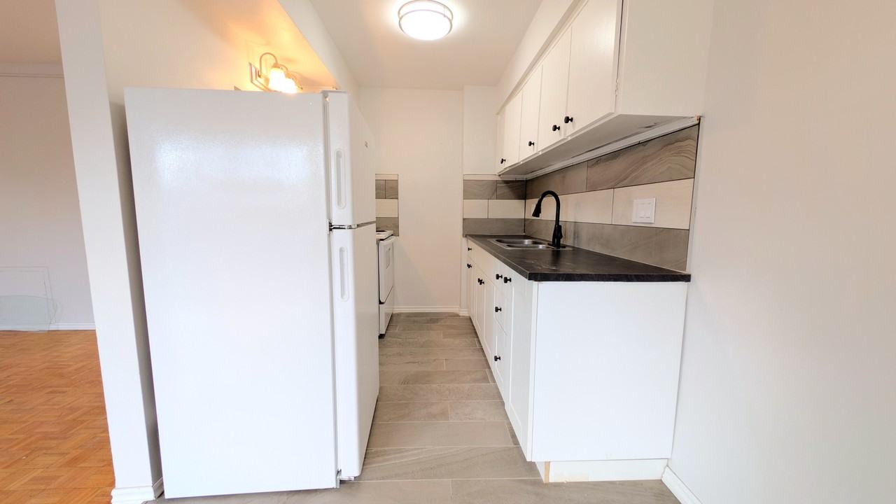 3015 Sandwich St #508 - Photo 4 of 11