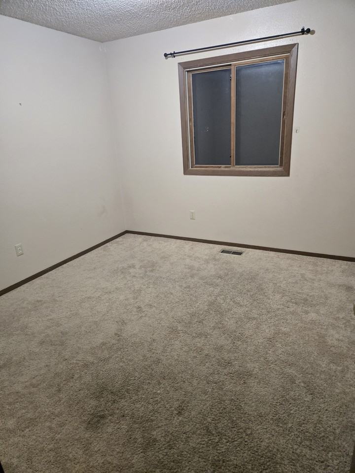 1431 Sioux Blvd #3 - Photo 2 of 5