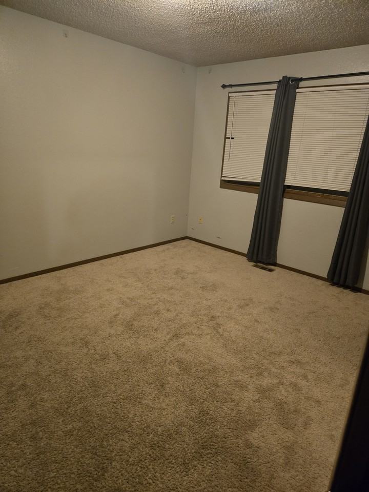 1431 Sioux Blvd #4 - Photo 5 of 5