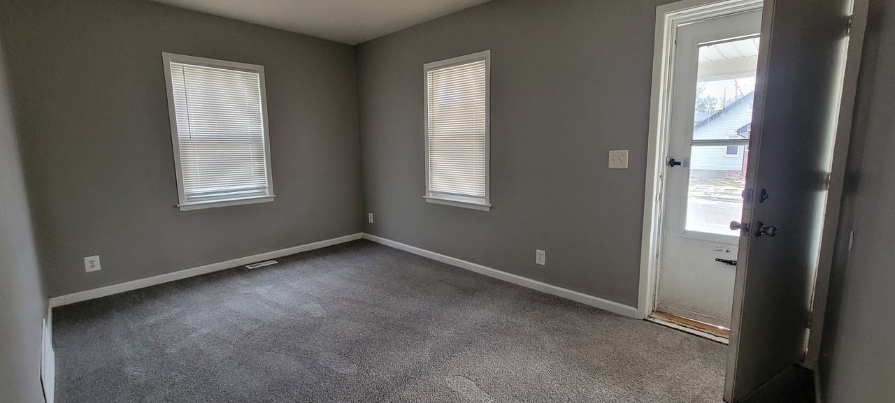 8057 Meadow Ave - Photo 2 of 22