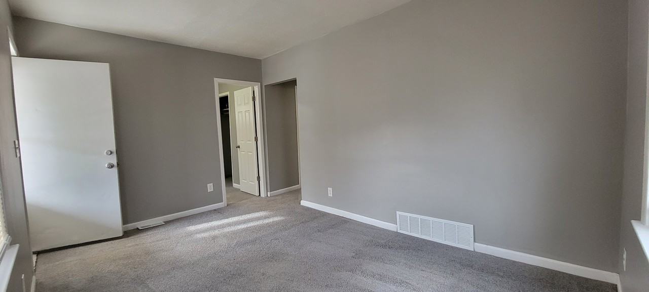 8057 Meadow Ave - Photo 3 of 22