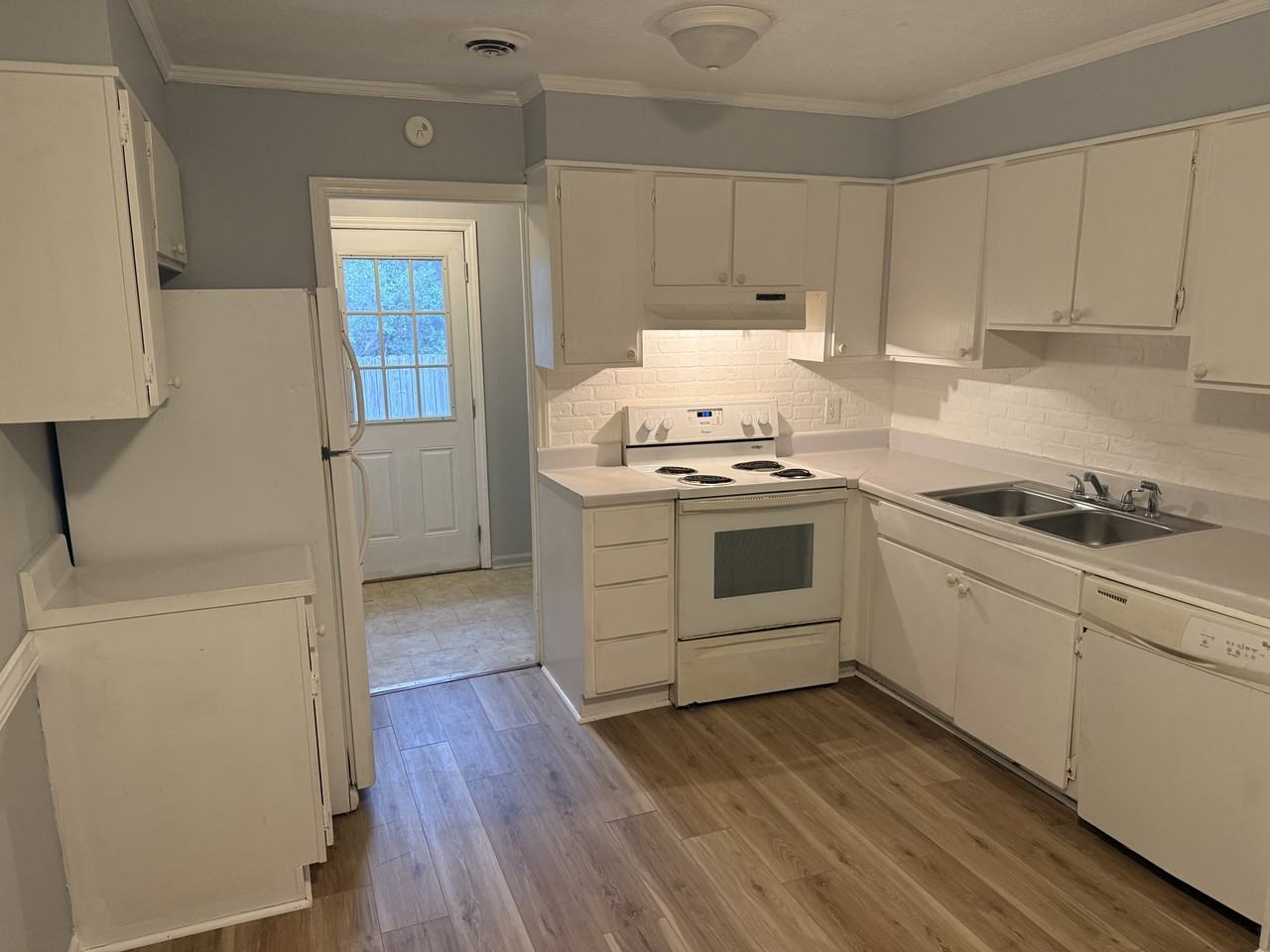 1000 62nd Avenue NorthUnit B #B - Photo 3 of 16