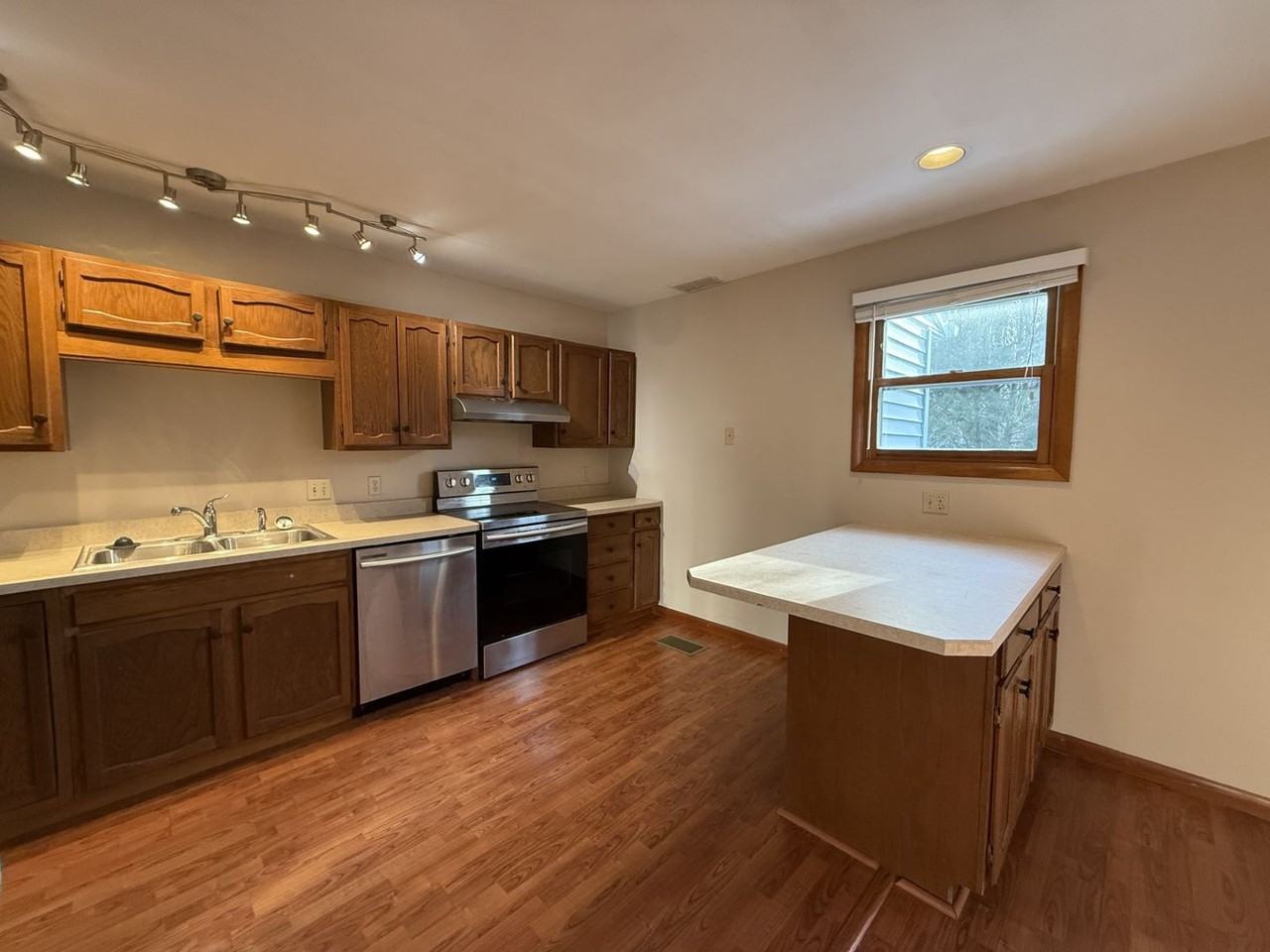 311 Oakwood Ave - Photo 5 of 15