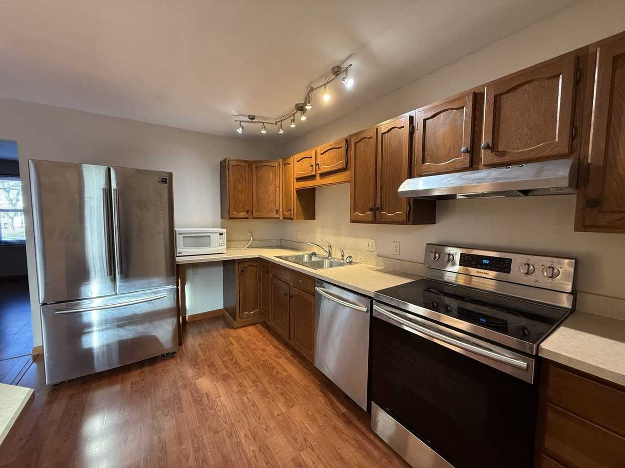 311 Oakwood Ave - Photo 6 of 15