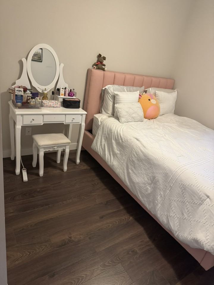 650 Seylynn Cres - Photo 2 of 6