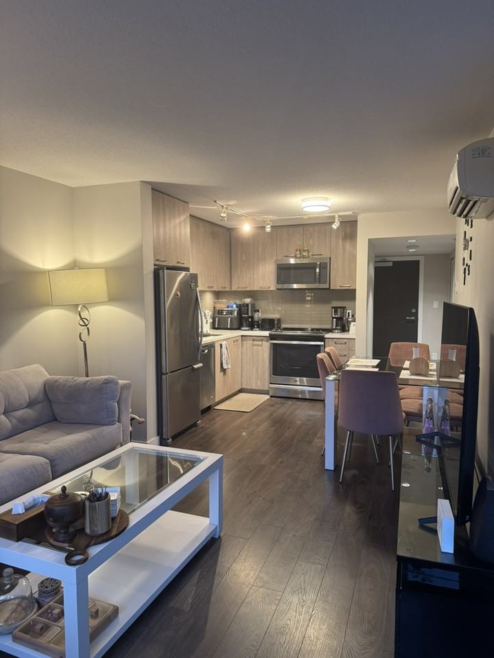 650 Seylynn Cres - Photo 3 of 6