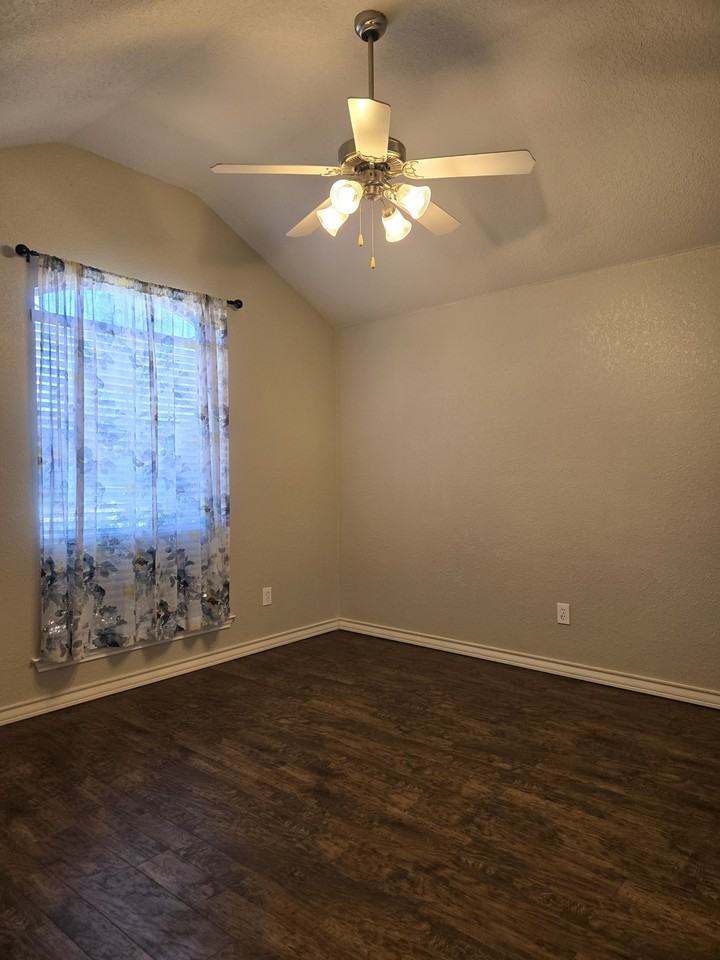 4924 Harvard Dr #1 - Photo 3 of 21