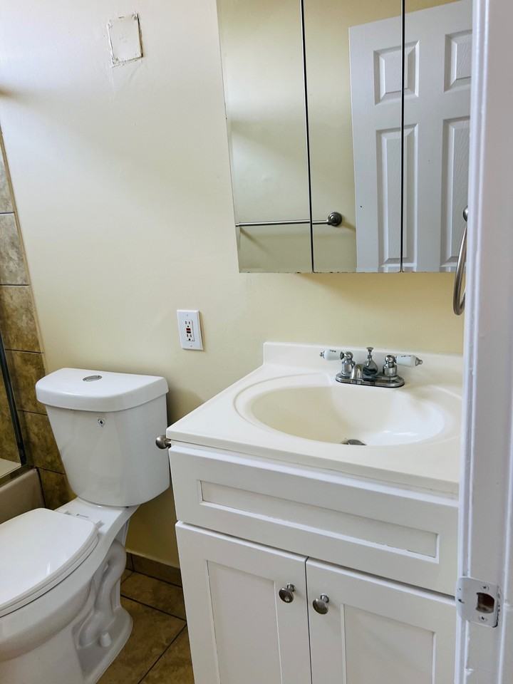 2810 W Slauson Ave #7 - Photo 6 of 8