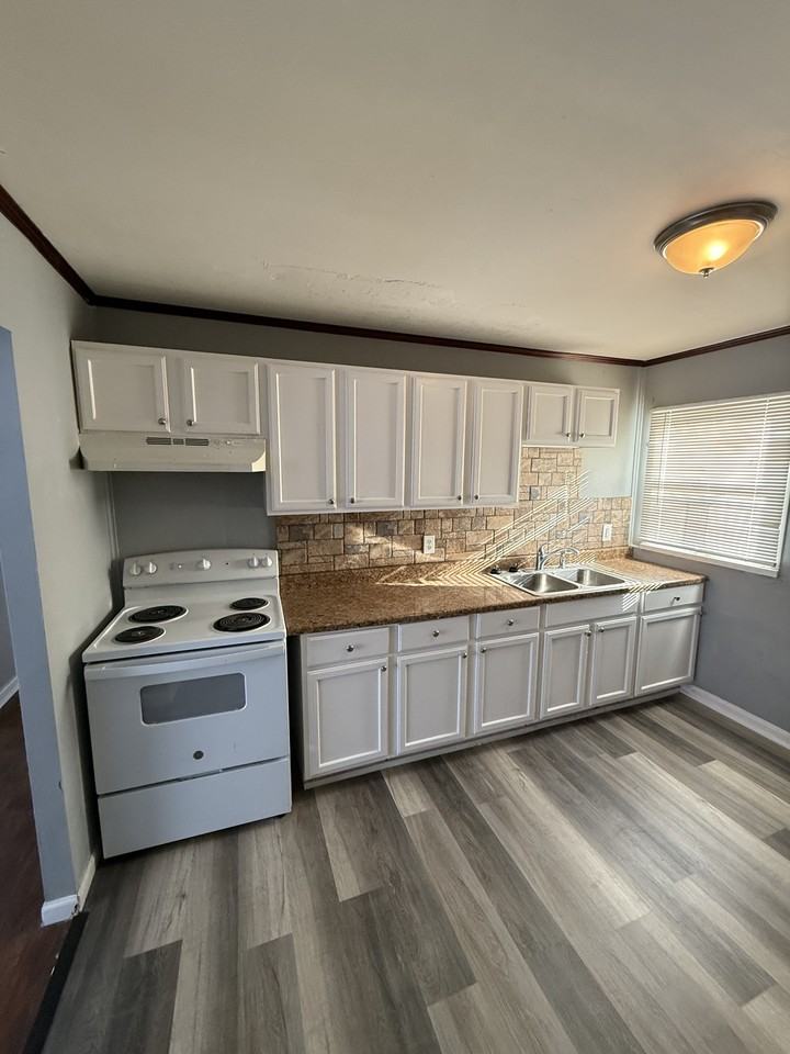 4715 E 33rd St #1 - Photo 2 of 9