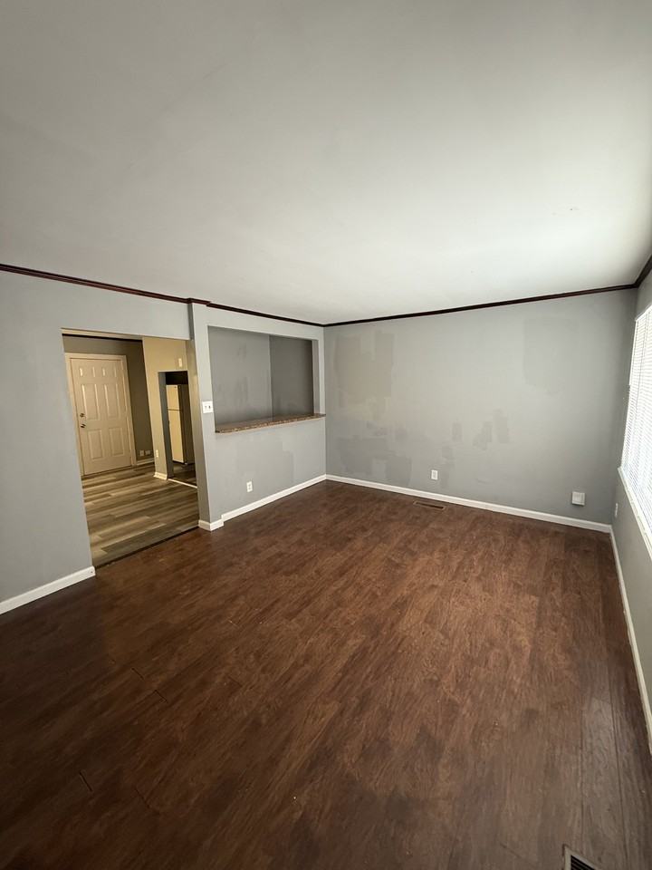 4715 E 33rd St #1 - Photo 3 of 9