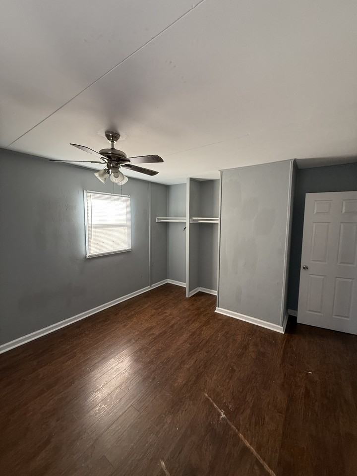 4715 E 33rd St #1 - Photo 6 of 9