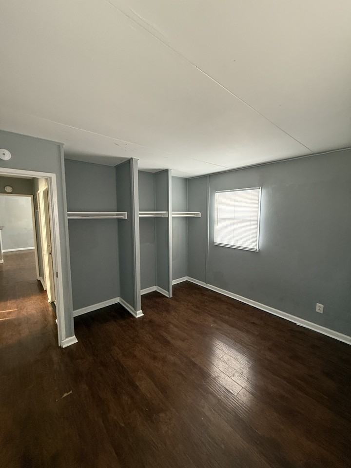 4715 E 33rd St #1 - Photo 7 of 9