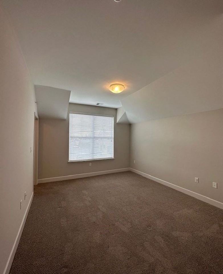 7 N Main St - Photo 4 of 28