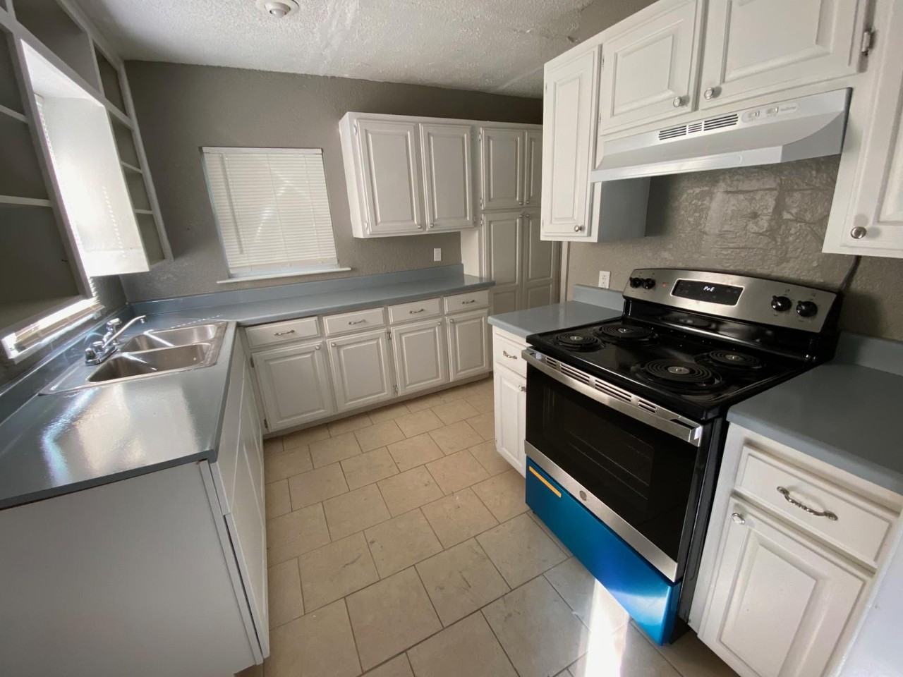 210 W Jacobs Dr #1 - Photo 2 of 7