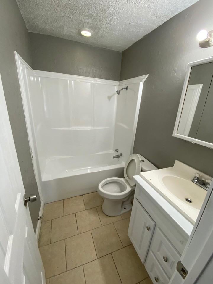 210 W Jacobs Dr #1 - Photo 3 of 7