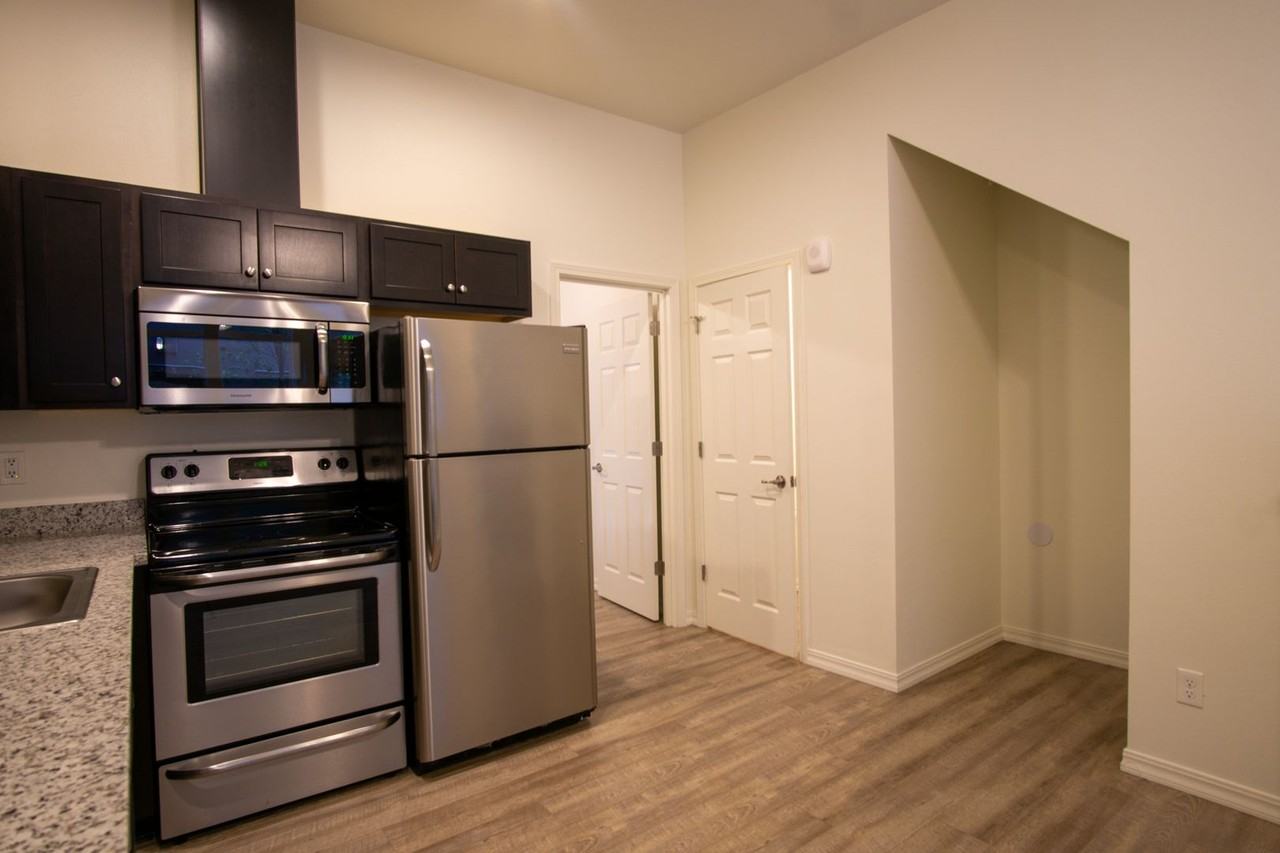 5607/5625 E Burnside St.; 15 NE 57th Ave - Photo 5 of 42