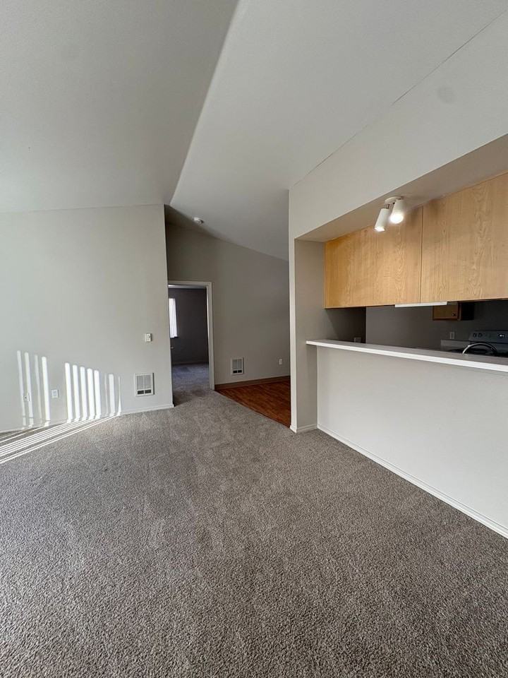 16932 Se Powell Blvd #60 - Photo 4 of 17