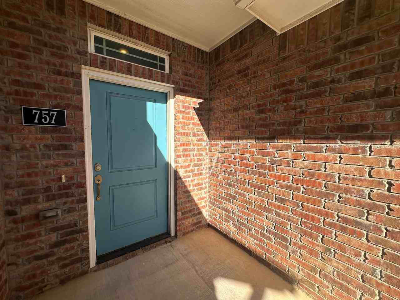 757 Sw 14th St - Photo 2 of 35