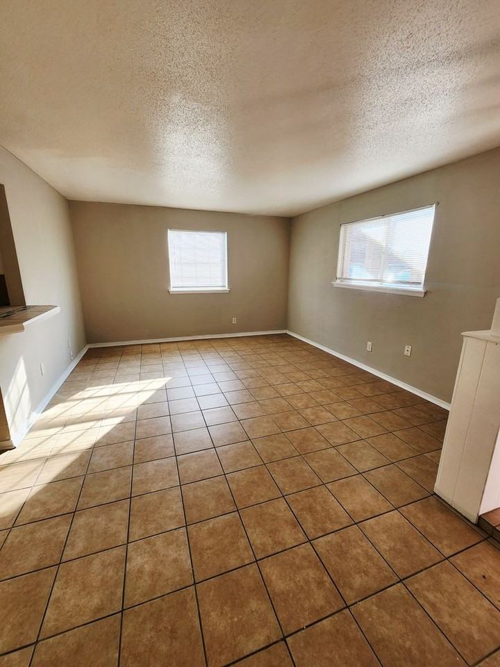 3730 N Nicklas Ave - Photo 7 of 17