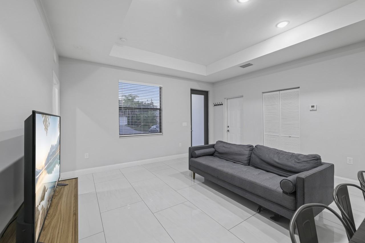 2915 65th St W #1 - Photo 3 of 28