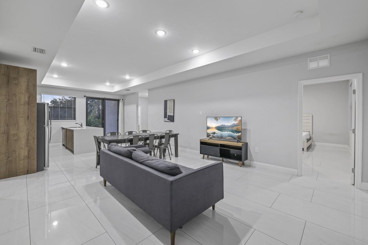 2915 65th St W #1 - Photo 5 of 28