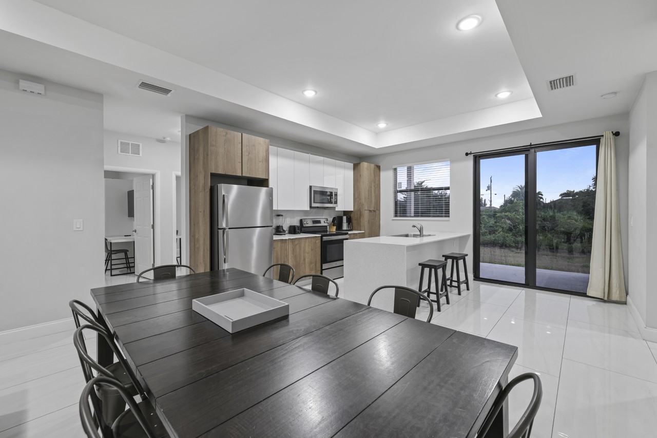 2915 65th St W #1 - Photo 6 of 28