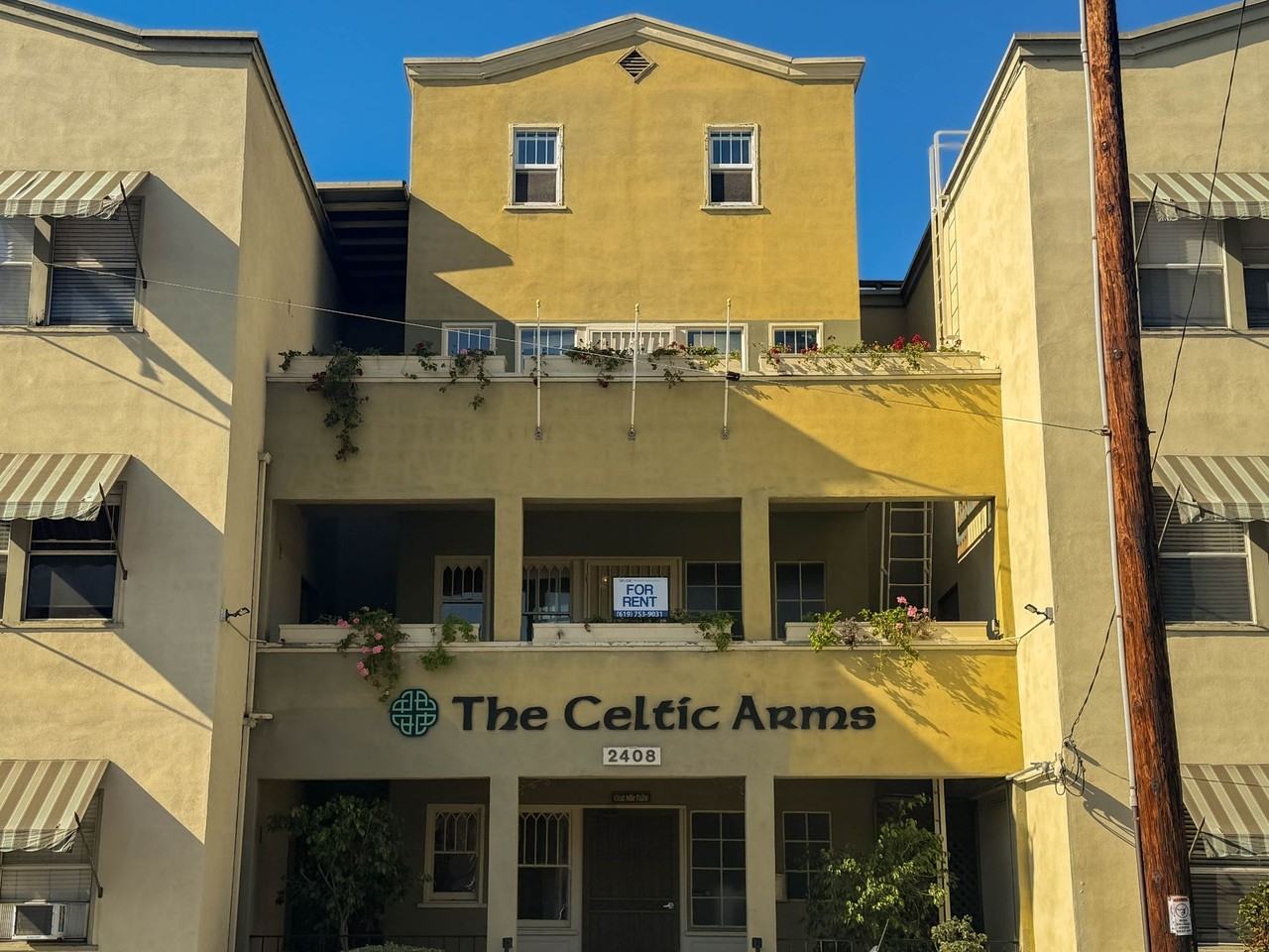 Celtic Arms | Modern Studio Apartments in Bankers Hill San Diego | Near Balboa Park & Downtown - Photo 2 of 2