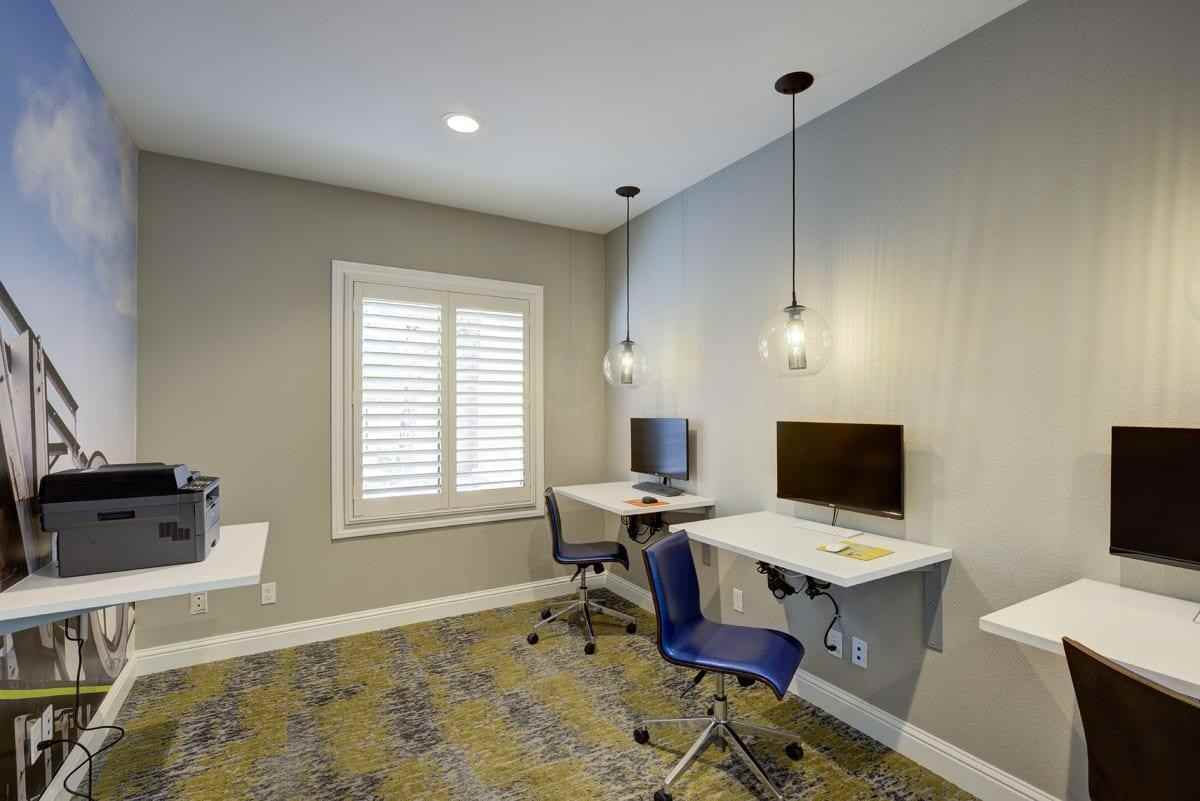 2777 Northtowne Ln - Photo 5 of 33