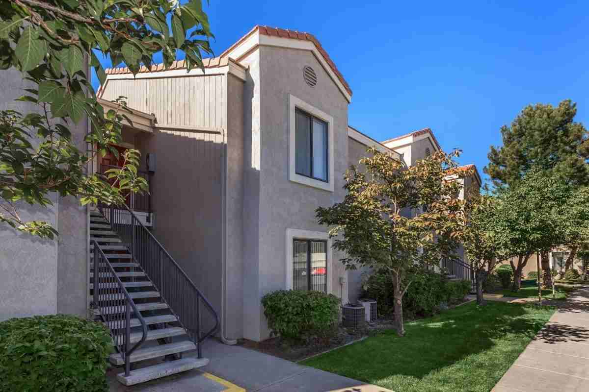 2777 Northtowne Ln - Photo 3 of 33