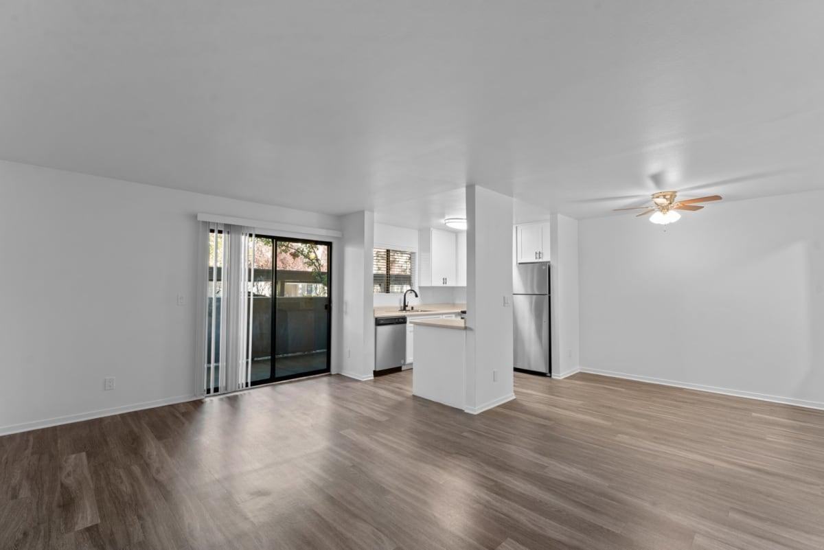 2777 Northtowne Ln - Photo 6 of 33