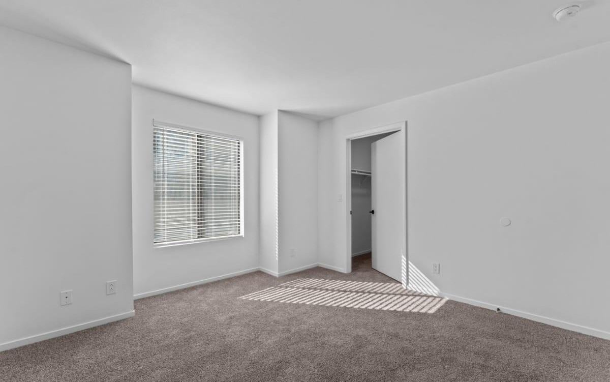 2777 Northtowne Ln - Photo 5 of 33