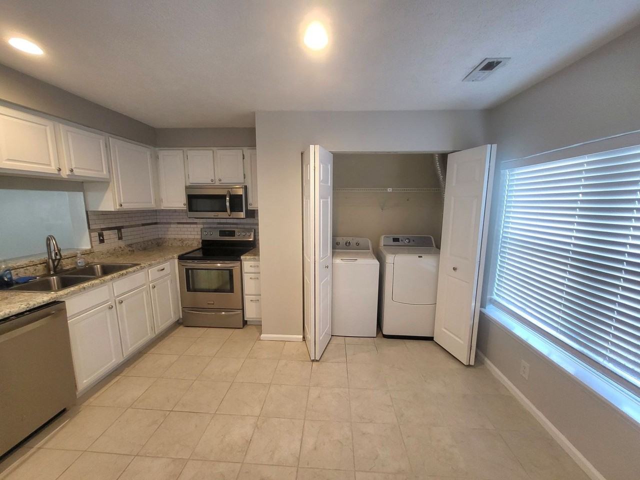 47 Lucinda Ct - Photo 2 of 25