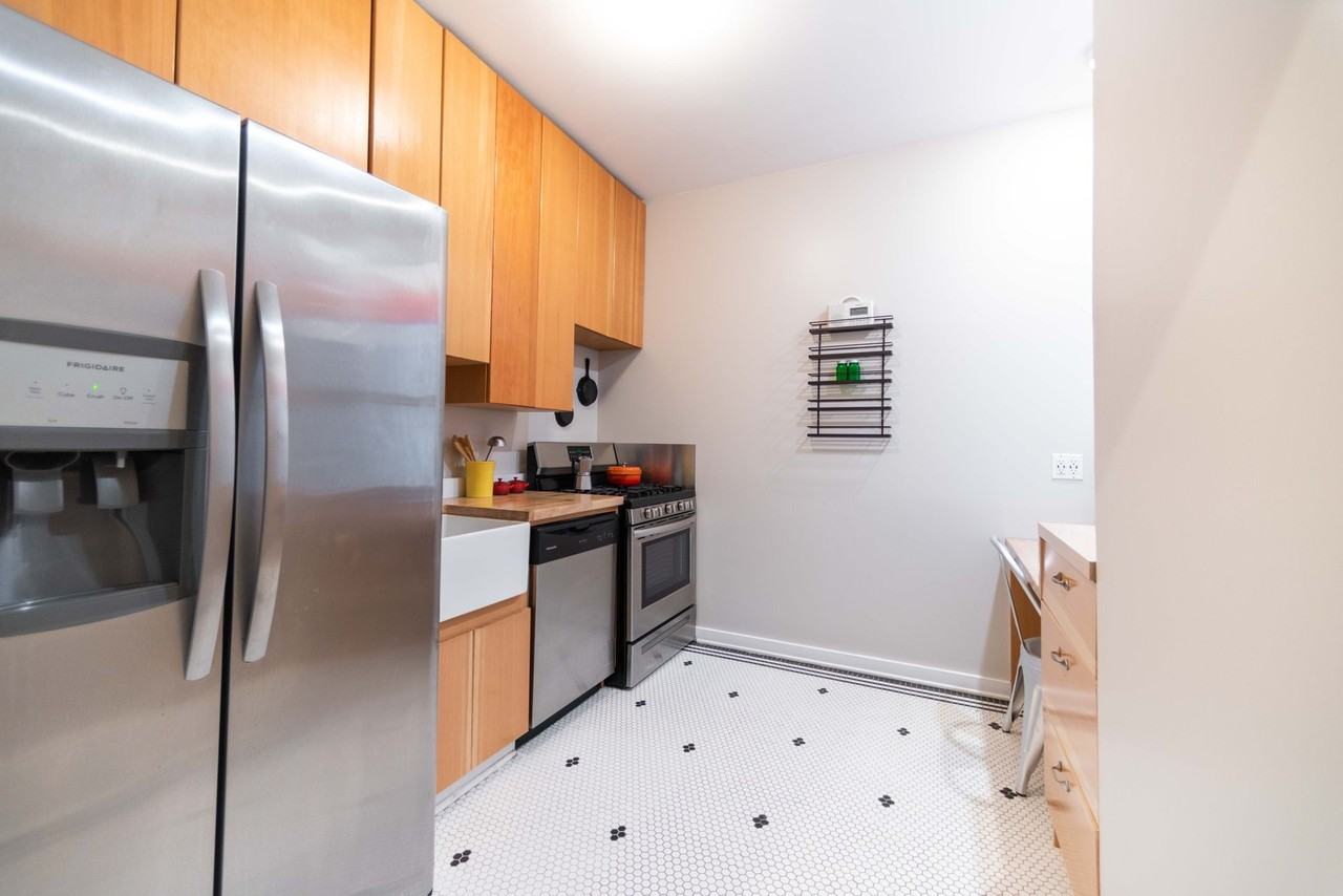 Goldie - Photo 2 of 5