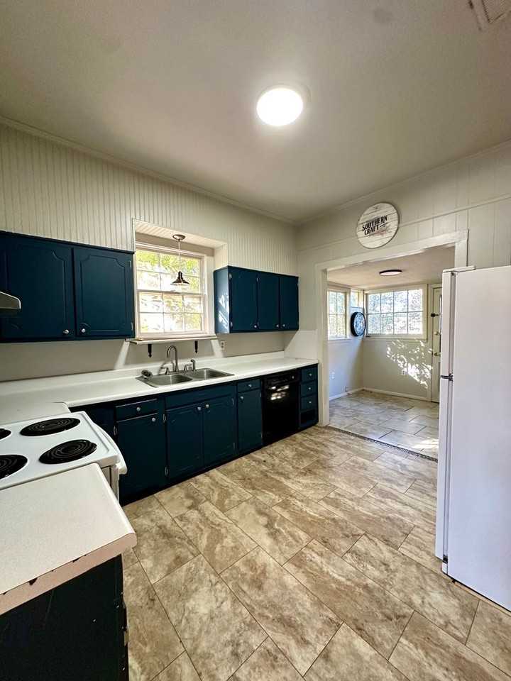 5045 Garig Ave - Photo 4 of 13