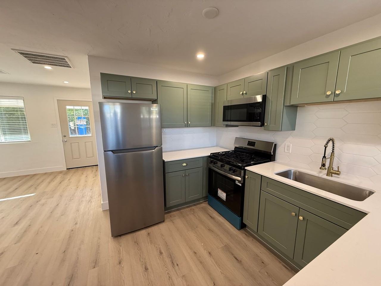 3610 N 27th St - Photo 5 of 29