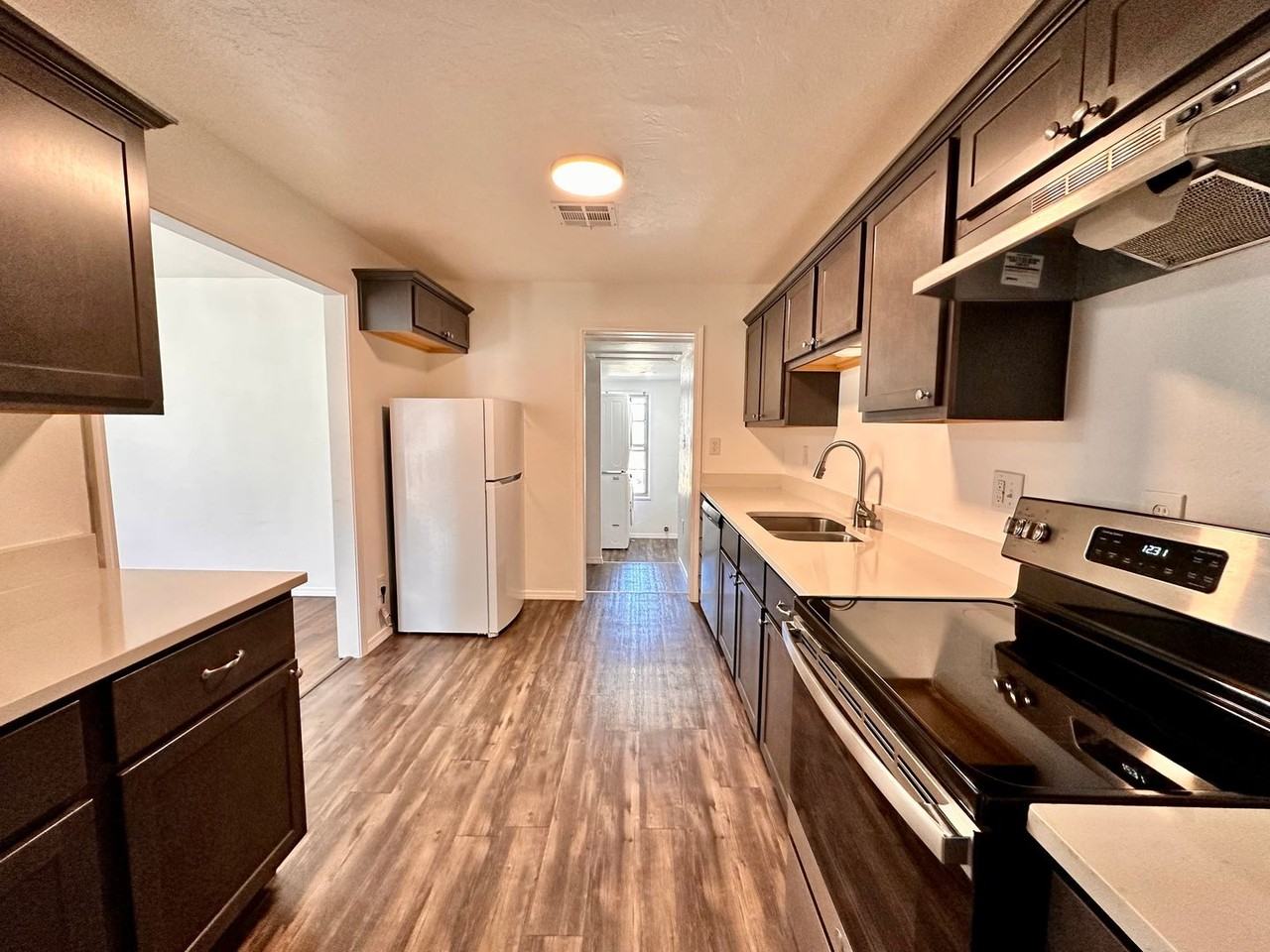 2537 Nw 35th St - Photo 7 of 27