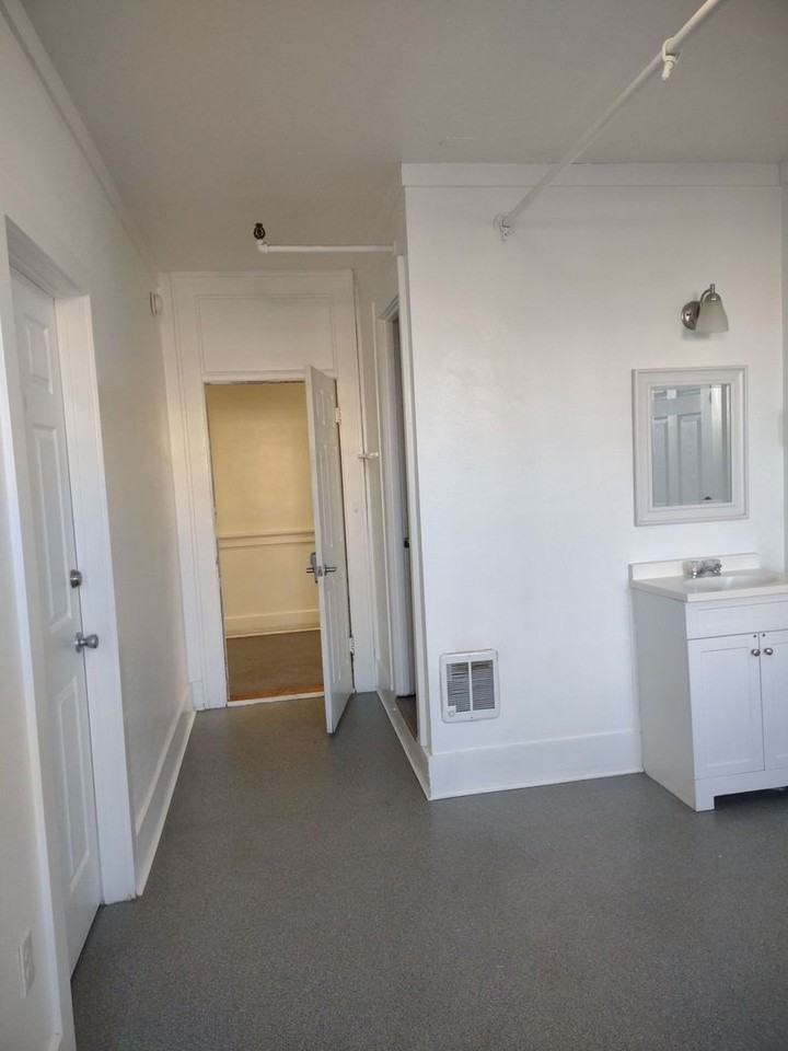 Lincoln Apartments - Photo 4 of 20