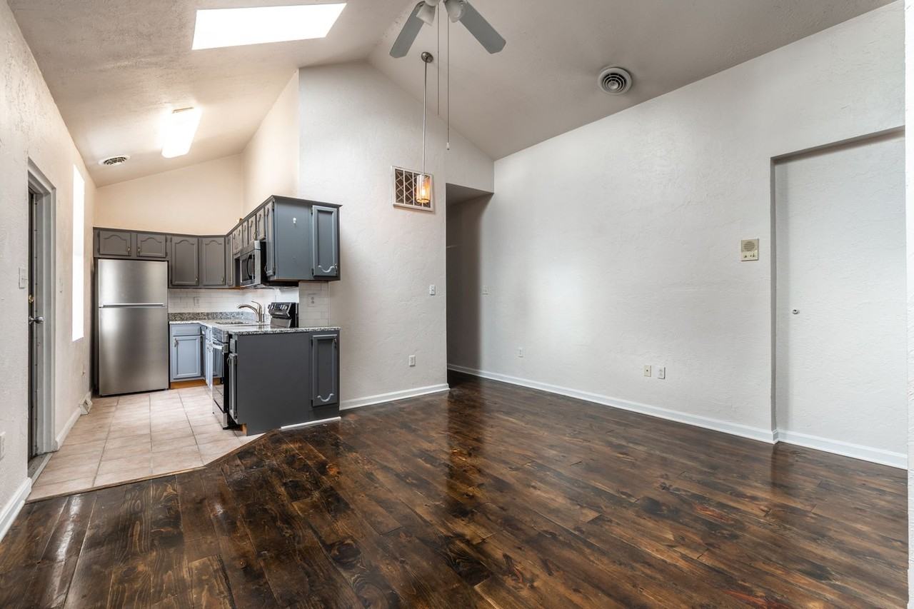 2322 E Carson Street - Photo 2 of 28