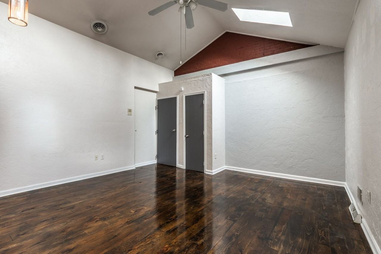 2322 E Carson Street - Photo 3 of 28