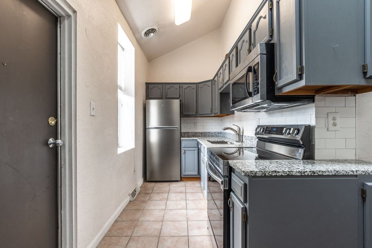 2322 E Carson Street - Photo 5 of 28