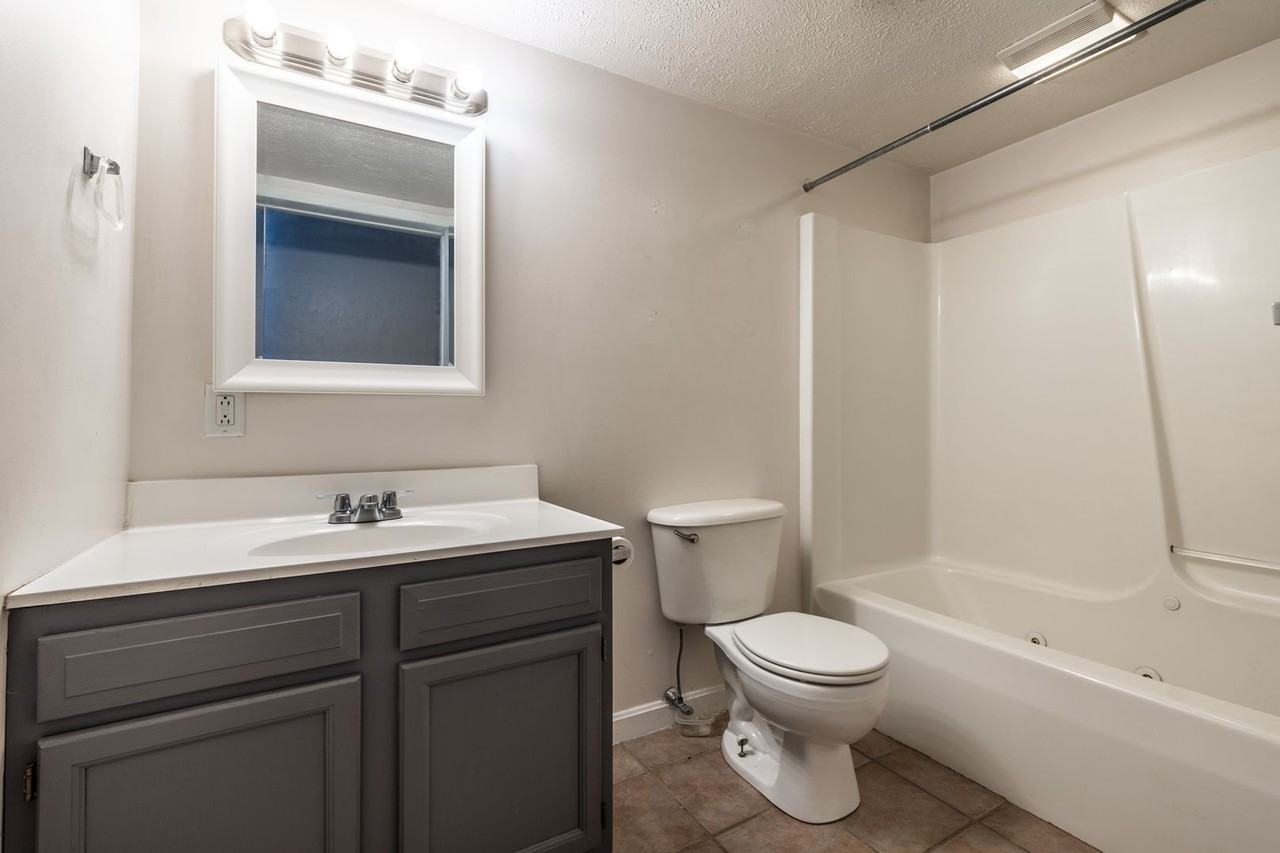 2322 E Carson Street - Photo 7 of 28