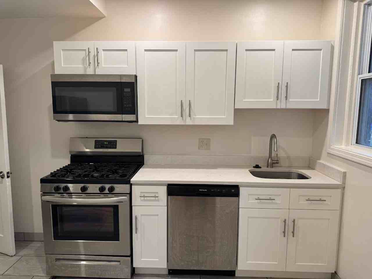 1653 Chislett St - Photo 2 of 20